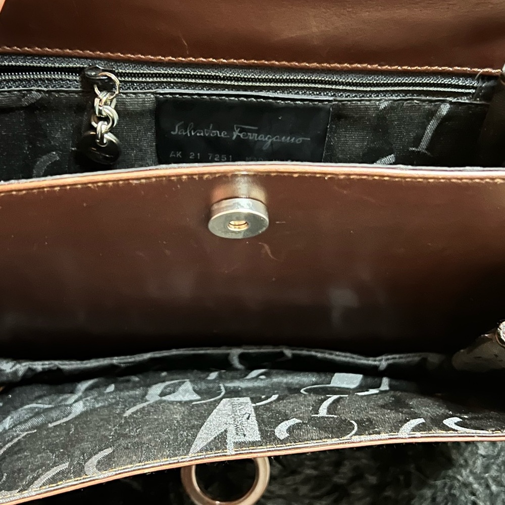 🌟FINAL🌟 1980s Vintage Ferragamo Heavy Brown Leather Shoulder Bag. - Picture 10 of 14